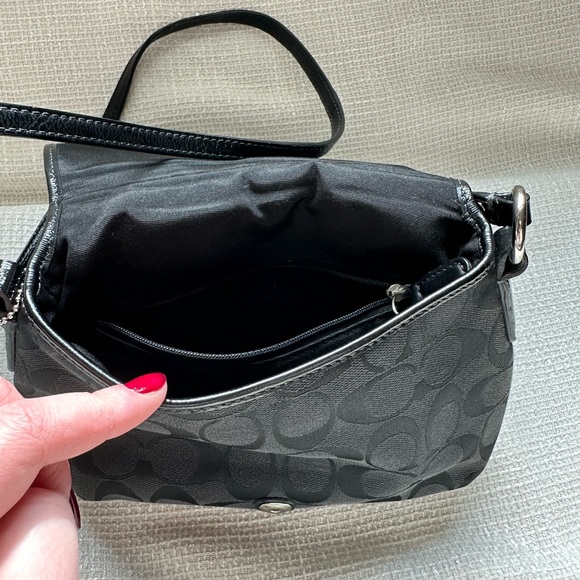 Coach Cross Body Bag - Picture 9 of 9
